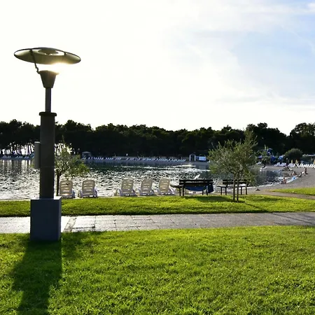 Nika 5 In Der Residenz Mit Pool Und Whirlpool In Strandnaehe * Umag