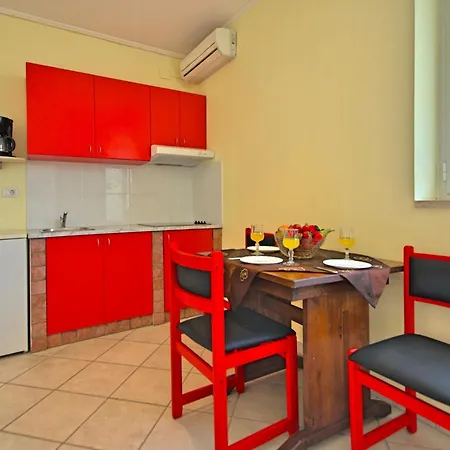 Daire Nika 5 In Der Residenz Mit Pool Und Whirlpool In Strandnaehe Umag