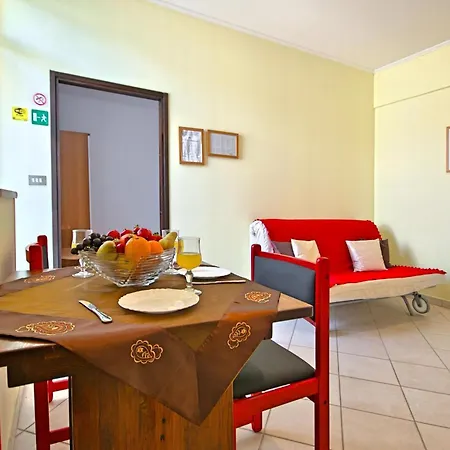 Nika 5 In Der Residenz Mit Pool Und Whirlpool In Strandnaehe Umag