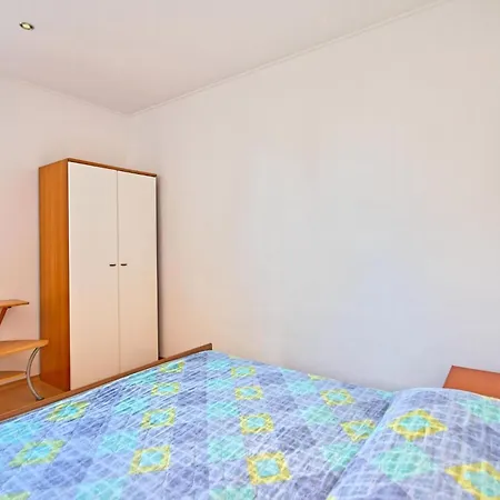 Nika 5 In Der Residenz Mit Pool Und Whirlpool In Strandnaehe Daire