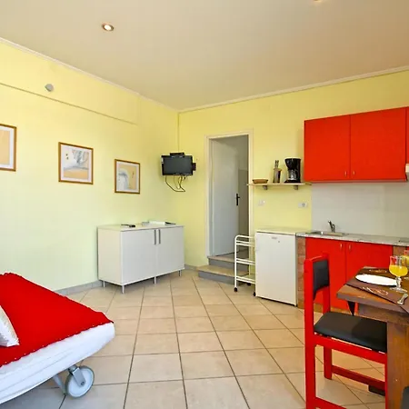 Nika 5 In Der Residenz Mit Pool Und Whirlpool In Strandnaehe Umag