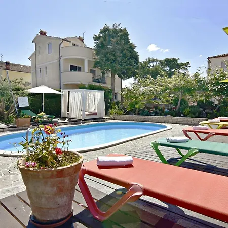 Nika 5 In Der Residenz Mit Pool Und Whirlpool In Strandnaehe Daire