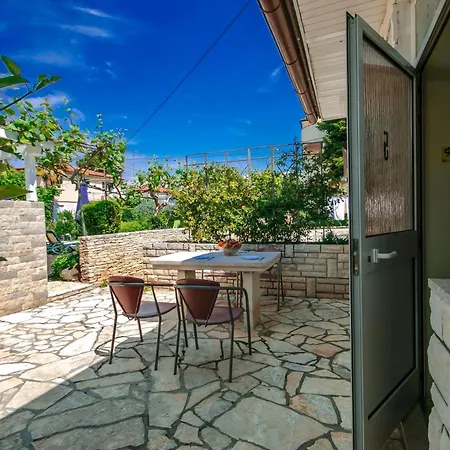 Daire Nika 5 In Der Residenz Mit Pool Und Whirlpool In Strandnaehe Umag