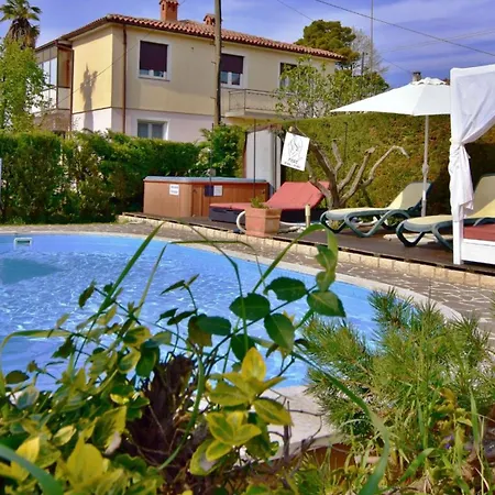 Nika 5 In Der Residenz Mit Pool Und Whirlpool In Strandnaehe