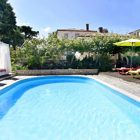 Nika 5 In Der Residenz Mit Pool Und Whirlpool In Strandnaehe *