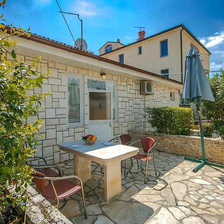 Nika 5 In Der Residenz Mit Pool Und Whirlpool In Strandnaehe * Umag